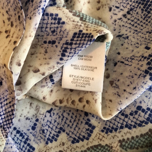 Barely worn 100% silk Equipment sleeveless blouse - Picture 4 of 4